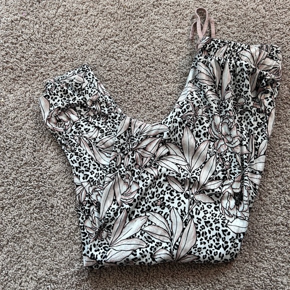 Tahari Other - Tahari Floral Women’s Black & Pink PJ Bottoms
Size M